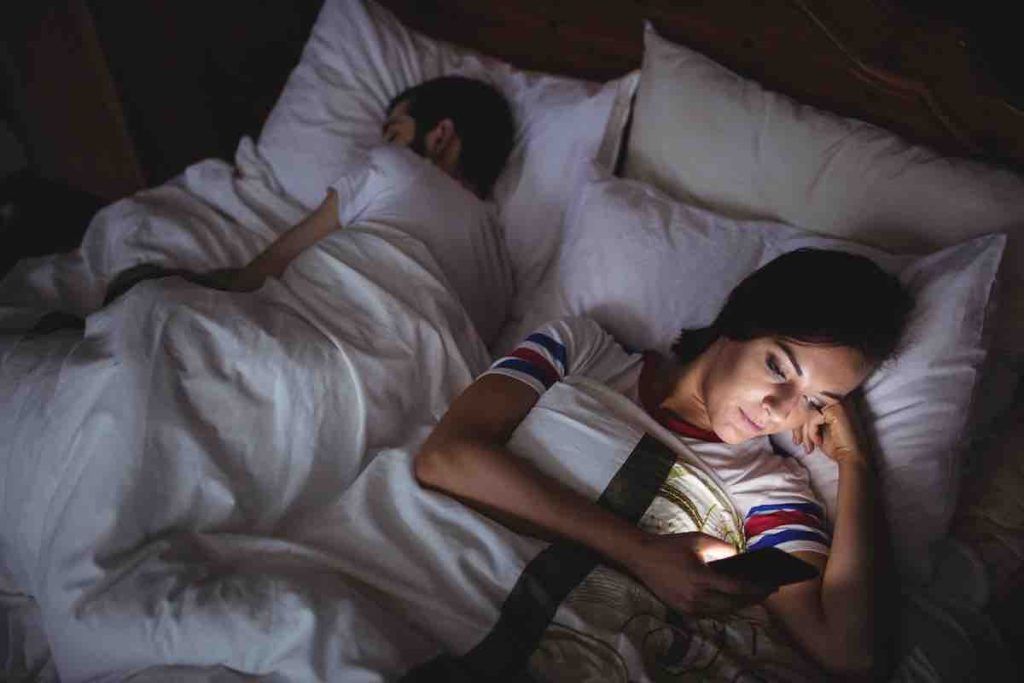 a posição de sono de um casal