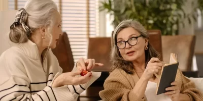 age-femme-discussion.webp