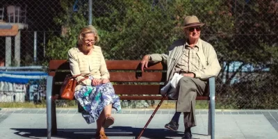 couple-age-banc.webp