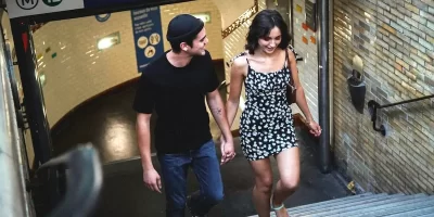 couple-metro.webp