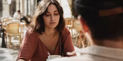 discussion-bar-terasse.webp