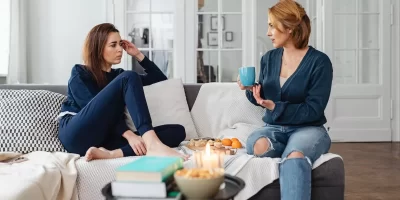 femme-discussion.webp