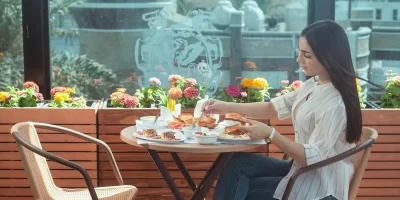 femme-resturant-9.webp