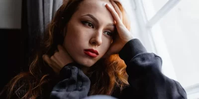 femme-triste-2.webp