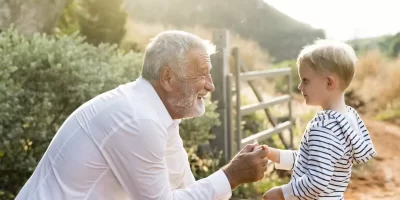 grand-parents-enfant.webp